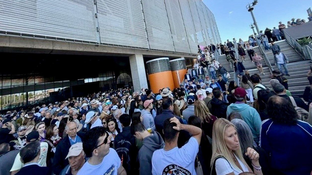 Our systems are build for efficiency, but failure can result in massive disruption Our systems are build for efficiency, but failure can result in massive disruption